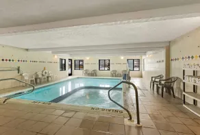 Quality Inn Traverse City - Pool