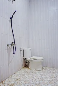 Hotel O Lily House - Bathroom