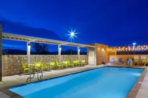Home2 Suites By Hilton Redding - Pool