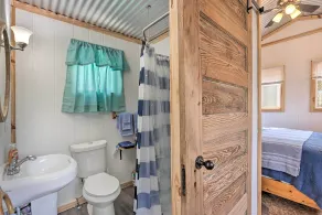 Cozy Studio Cabin in Tallassee w/ Water View! - Interiør