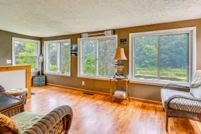 Waterfront Getaway: Sunroom, 2 Decks, Golf Course - Innvendig