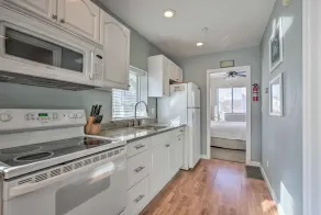 York Beachfront Condo - Steps to Long Sands! - Innvendig