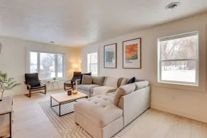 3 Mi to Dtwn & Ysu: Updated Youngstown Home - Intérieur