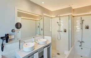 Sercotel Granada Suites - Bathroom