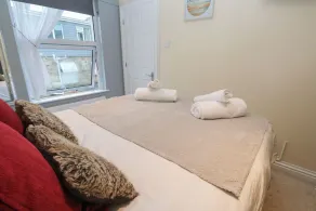 5 Lyonesse Apartments - Chambre