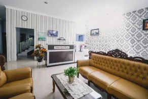 RedDoorz near Hermes Place Polonia Medan - Reception