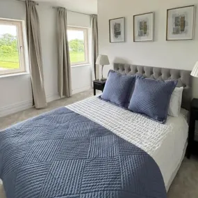 Eastbury House near Garryvoe Hotel & Ballymaloe House - Chambre