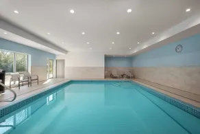 Holiday Inn Express & Suites Courtenay - Comox by IHG - Piscina