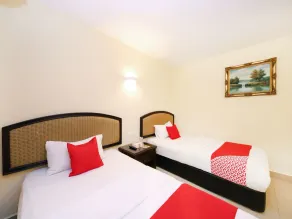 Super OYO 635 Seven Days Hotel - Habitación
