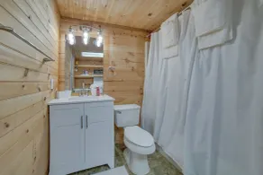 Kodak Getaway w/ Covered Decks + Game Room! - Salle de bain