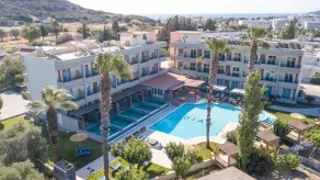 Dias Studios & Suites - Piscine