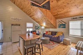 Pet-Friendly Studio w/ Loft & Mountain Views! - Innvendig