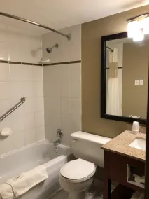 Days Inn by Wyndham Terrace - Salle de bain