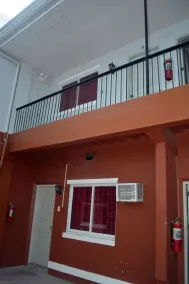 Ashley and Bill's Suites 'N Garden Hotel and Vacation Homes - Zimmer