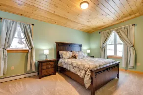 Peaceful Stark Cottage w/ Deck on South Ponds! - Innvendig