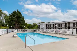 Quality Inn - Roxboro South - Piscina