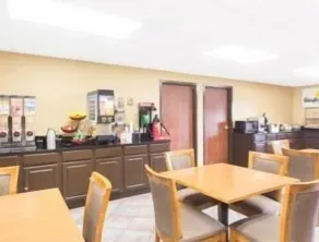 Days Inn by Wyndham Phenix City Near Fort Benning - Restaurant