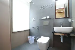 Zaith Residency Near US Consulate and Apollo Hospitals - Bathroom