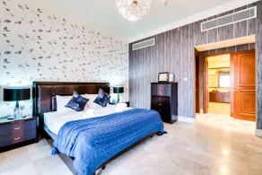 Fairmont North Luxury 2 BR Apt Palm - Room