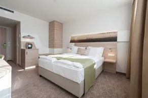 Holiday Inn Frankfurt Airport by IHG - Room