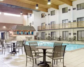 Quality Inn Bismarck I-94 - Pool
