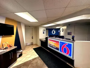 Motel 6-Duluth, MN - Hall