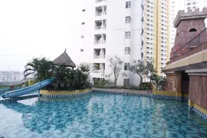 Simply and Cozy Pool View 2BR at Great Western Apartment - Piscina