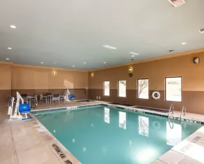 Comfort Suites Greenville - Piscine