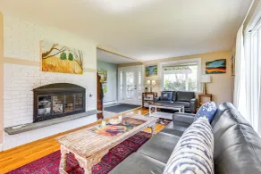 3 Mi to Cape Cod Bay: Marshfield Home w/ Balcony! - Interiør