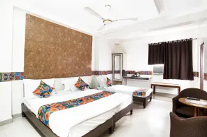 Hotel Omni Plaza - Chambre