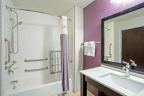 La Quinta by Wyndham York - Bathroom