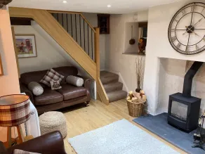Burrow Cottage - Living area