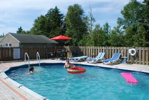 Cavendish Breeze Inn - Piscine