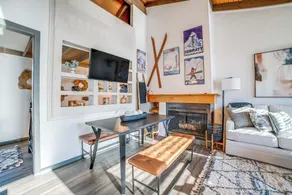 Chic Greek Peak Ski Resort Townhome w/ Balconies! - Innvendig