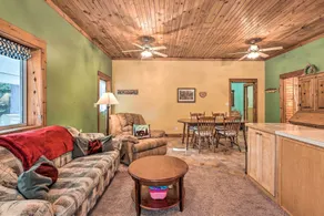 Secluded Bear Lake Getaway w/ Fire Pit & Porch! - Innvendig