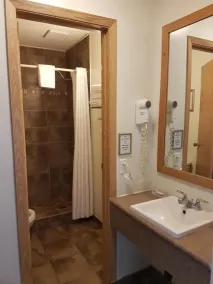 Pines Motel - Bathroom