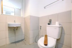 Fancy and Nice Studio at Bogor Icon Apartment By Travelio - Badezimmer
