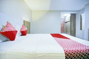 Collection O Gapura Hotel Near Parapat Penatapan Danau Toba - Chambre