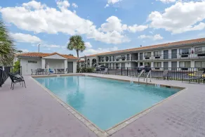 Quality Inn & Suites Orlando East - UCF Area - Pool