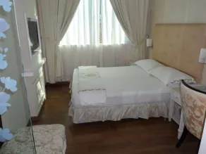 Jayleen 1918 - Room