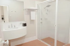 Arabella Garden Inn Motel - Bathroom