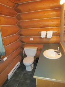 Chancellor Peak 1BR and Loft Wooden Cabin near Lake Louise - Bad