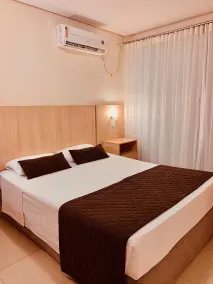 Victoria Plaza Hotel - Room