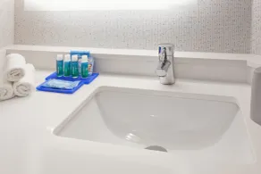 Holiday Inn Express West Los Angeles by IHG - Bathroom