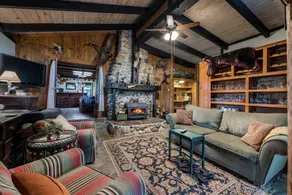 The Davies Family Inn - Rum