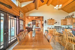 Kæmpe Log Cabin w / Deck - 5 minutter til Table Rock Lake! - Interiør