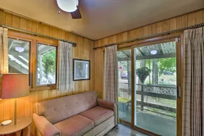 Lakefront New Auburn Apt w/ Sauna & Sun Porch - Interiør