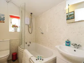 Garden Cottage - Bathroom
