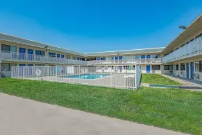 Motel 6 Kansas City, MO - Airport - Basseng