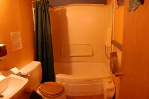Auberge Internationale Forillon - Hostel - Baño